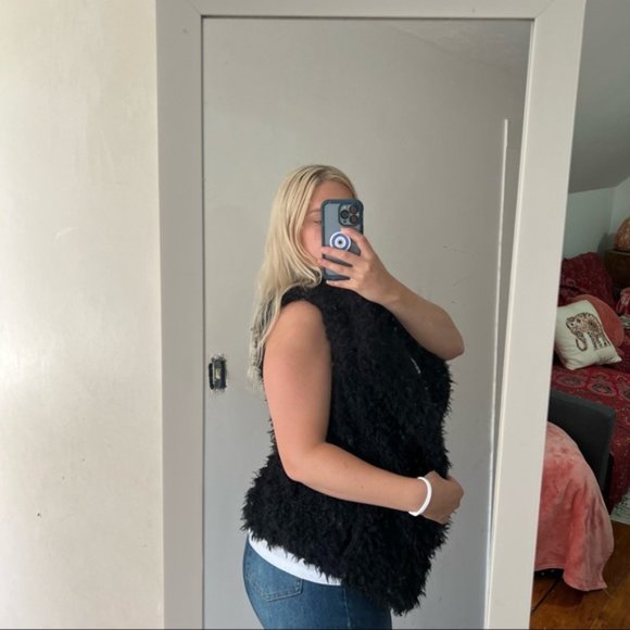 Black Fur Vest NWOT SZ MEDIUM - Picture 2 of 3